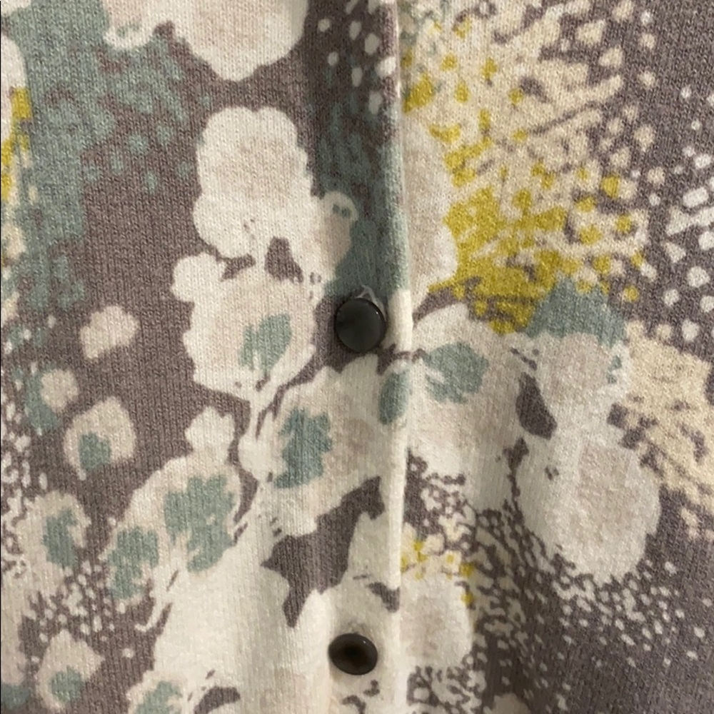 Flowered Cardigan - Picture 3 of 4